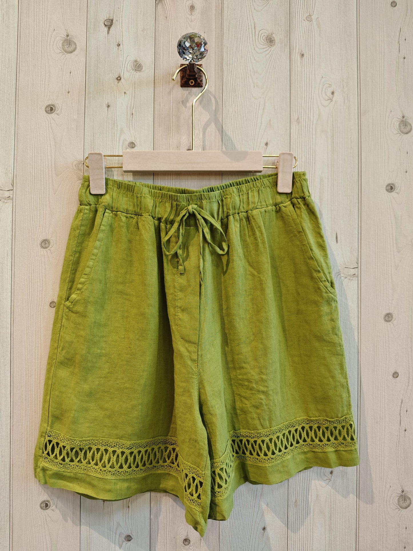 Artemis Goddess Linen Shorts – Pistachio Green
