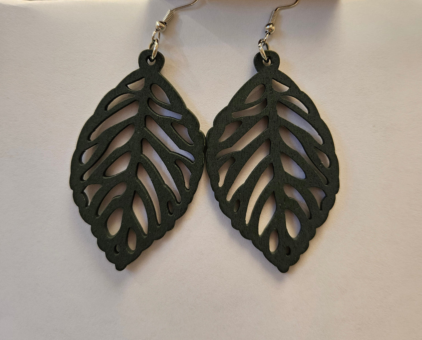 Leseni uhani Leaf (različne barve)