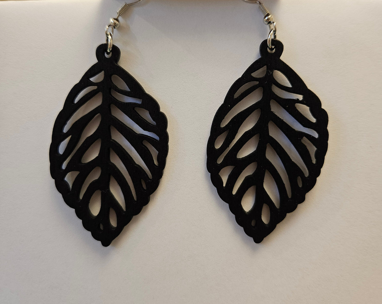 Leseni uhani Leaf (različne barve)