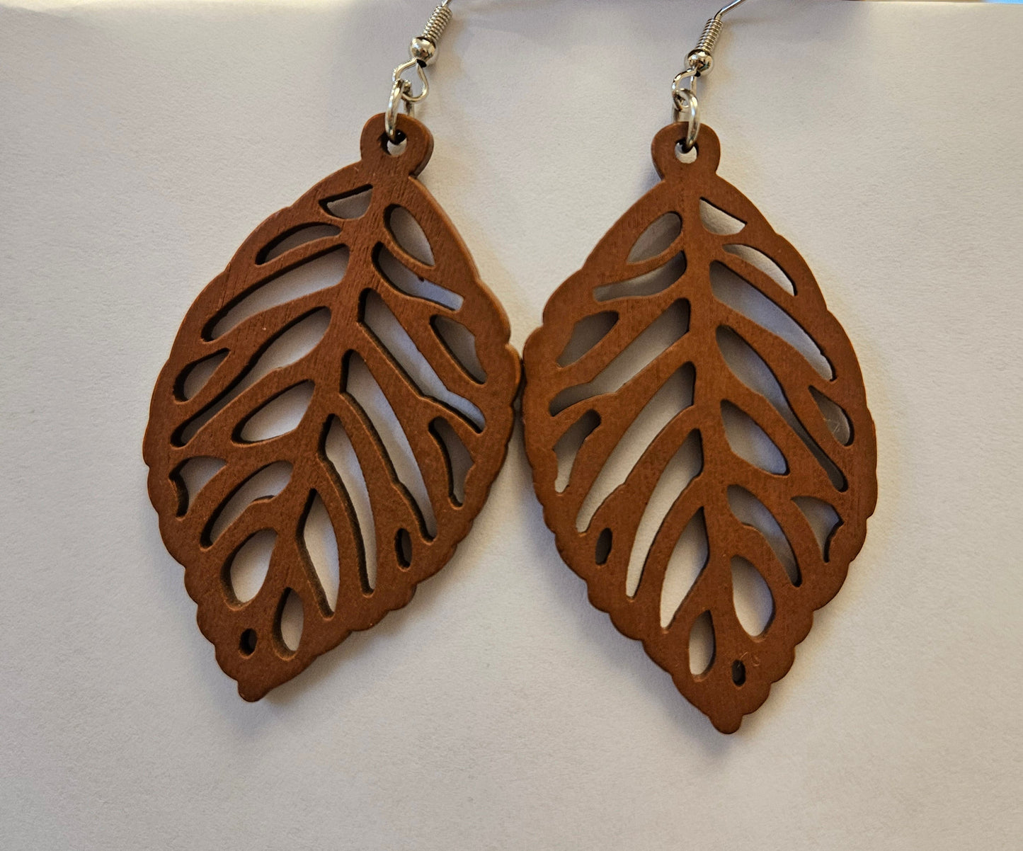 Leseni uhani Leaf (različne barve)
