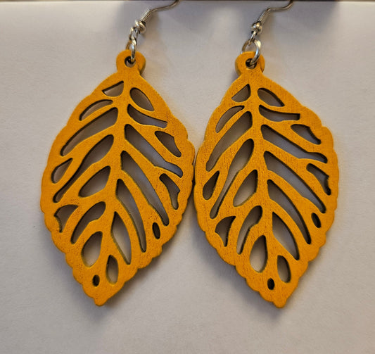 Leseni uhani Leaf (različne barve)