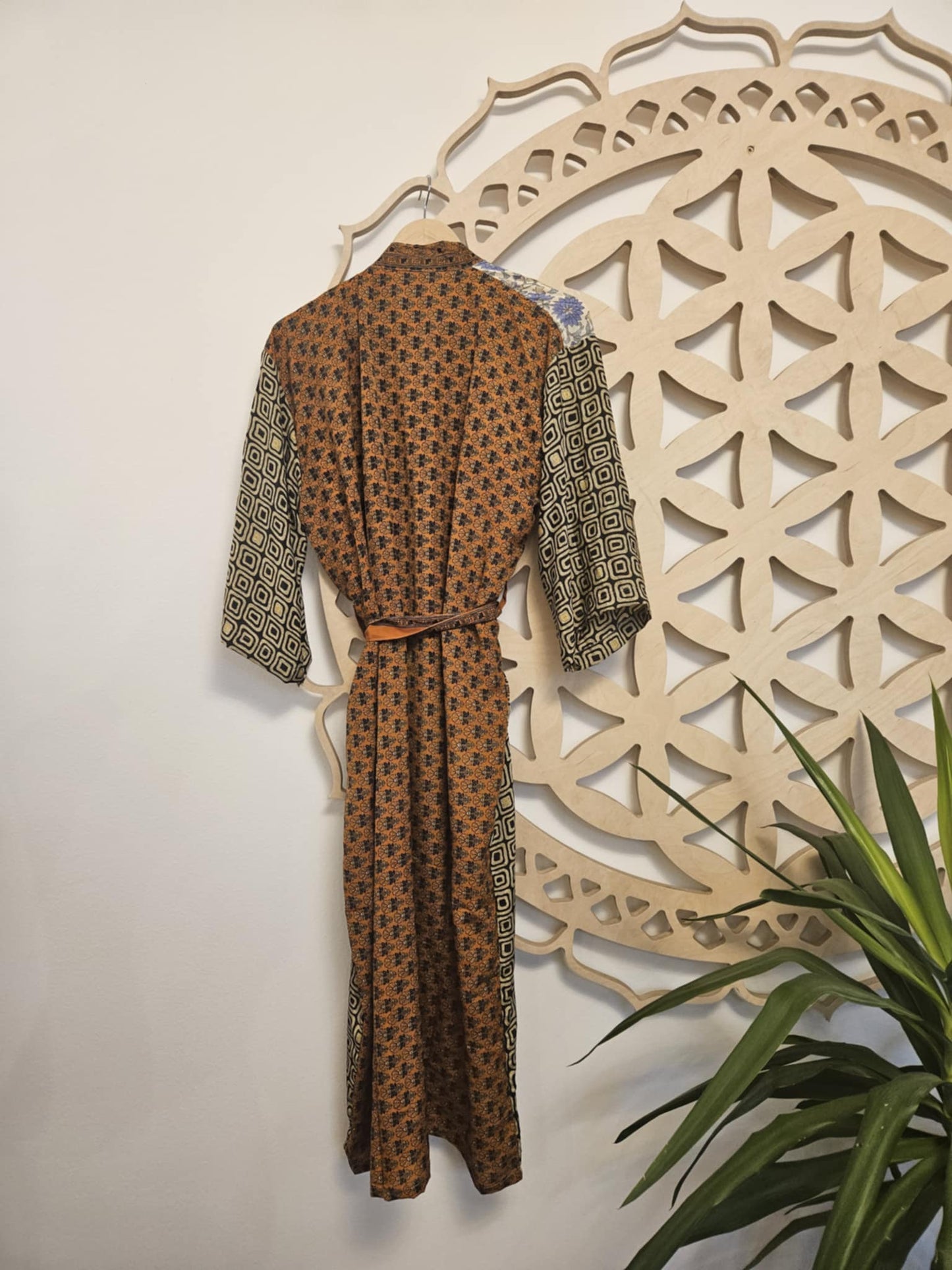 Svileni kimono boginje Venere - recikliran sari RJAVO-SIV
