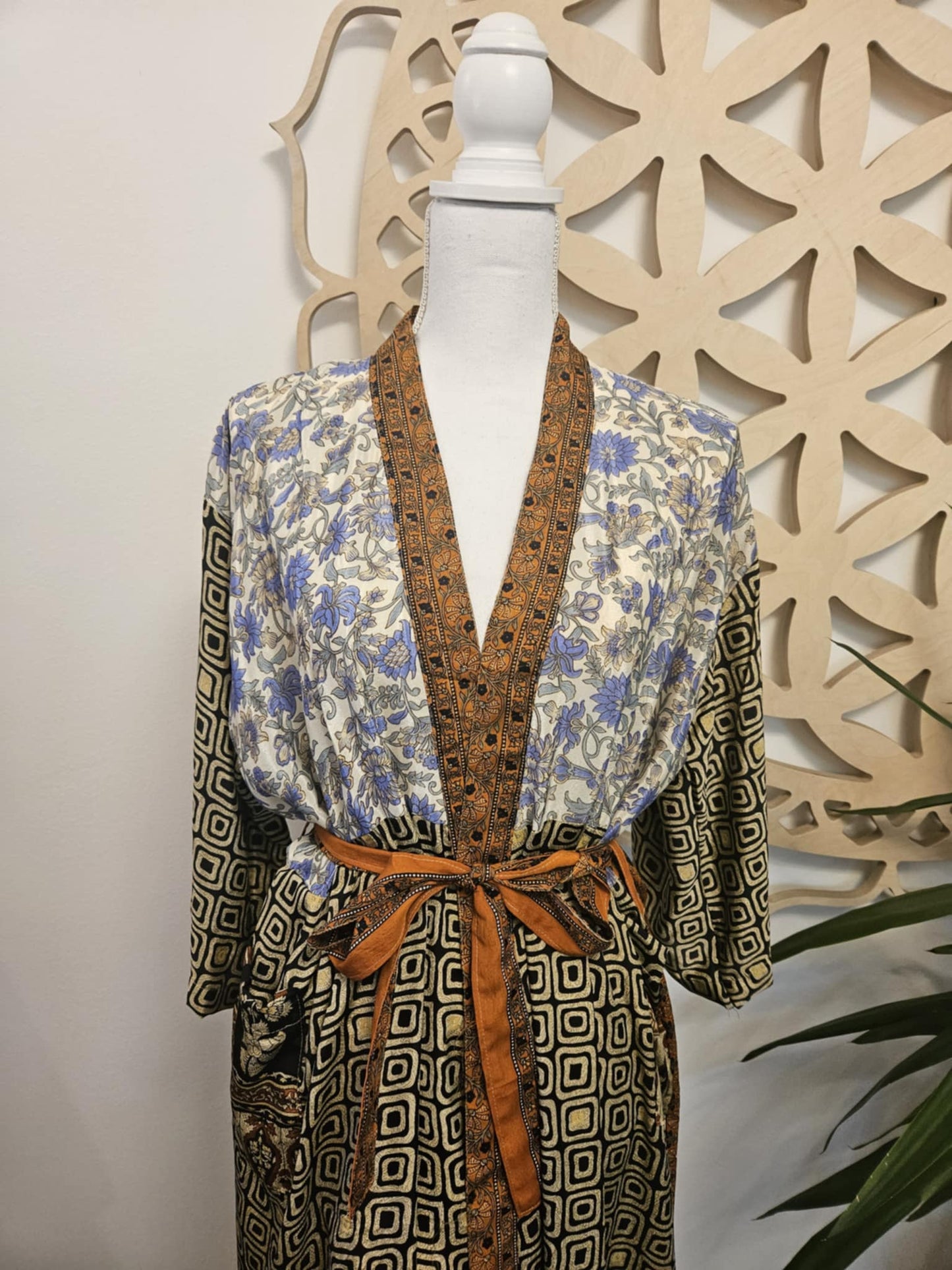 Svileni kimono boginje Venere - recikliran sari RJAVO-SIV